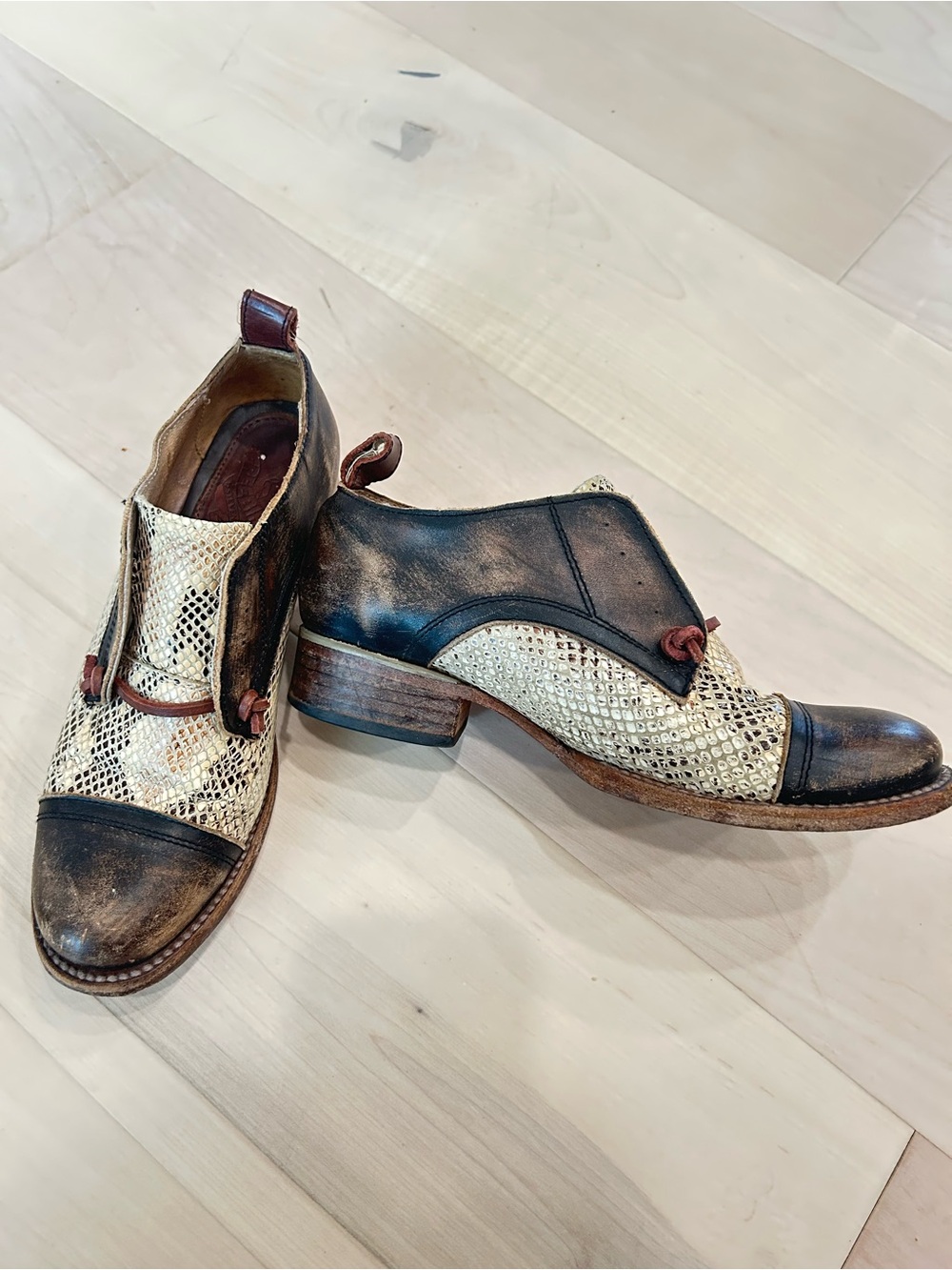 Freebird Mabel Distressed Leather
Oxford Loafer Shoes Boho Festival
Size 8